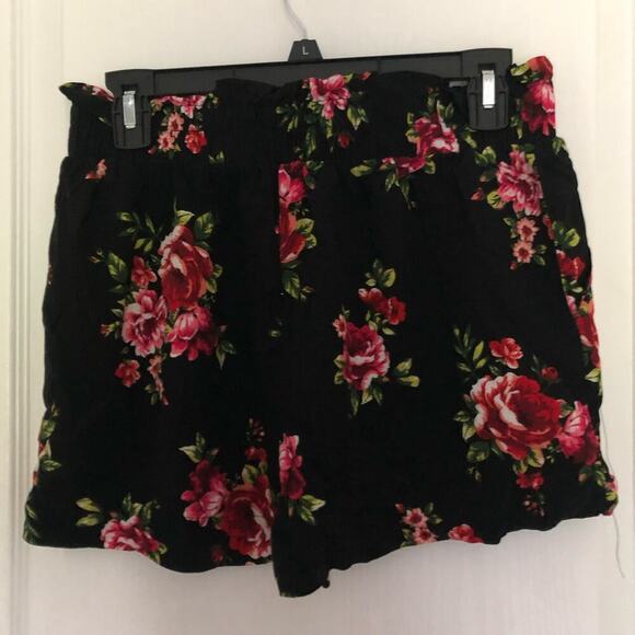 Women's Bermuda‎ Shorts Tie Front Mid Rise Pull On Floral  Black Red Size Medium - Picture 6 of 7